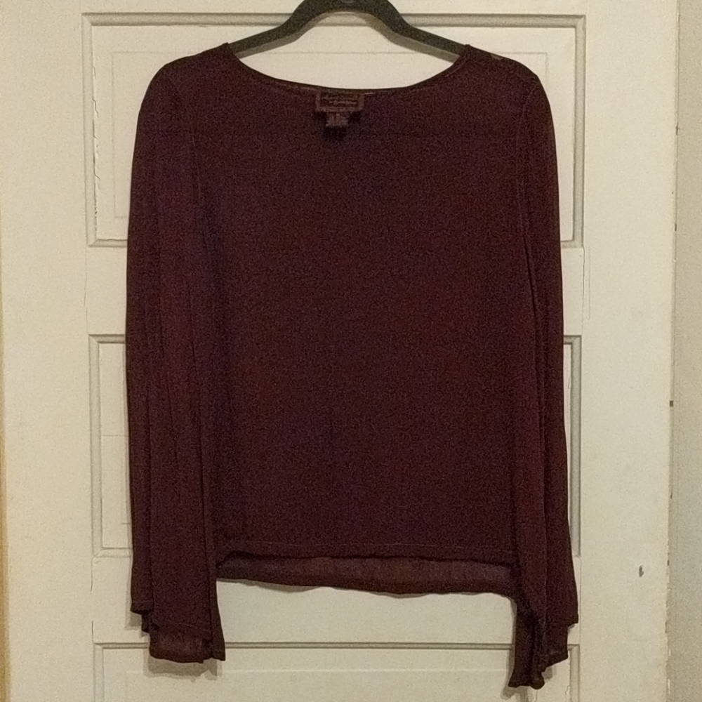 Bell sleeve long sleeve